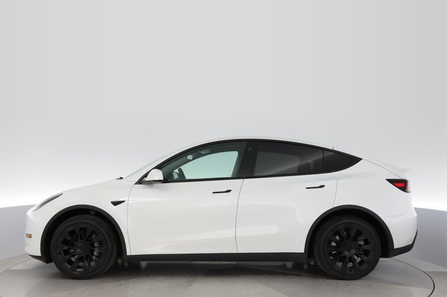 2023 Tesla Model Y — photo 12 of 26