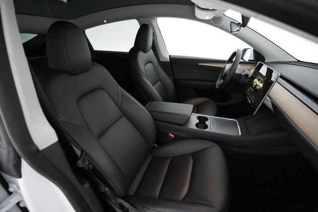2023 Tesla Model Y — photo 16 of 26