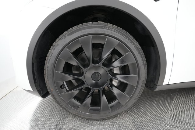 2023 Tesla Model Y — photo 14 of 26