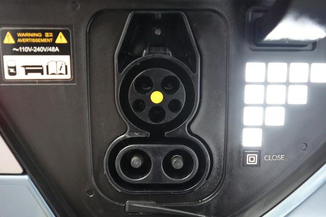 2024 Hyundai IONIQ 5 — photo 8 of 21