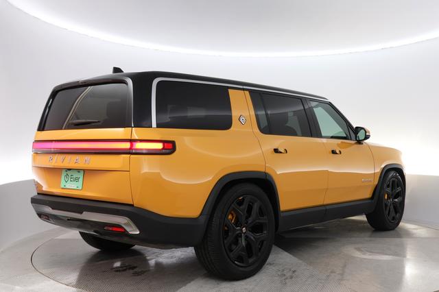 2023 Rivian R1S — photo 2 of 26