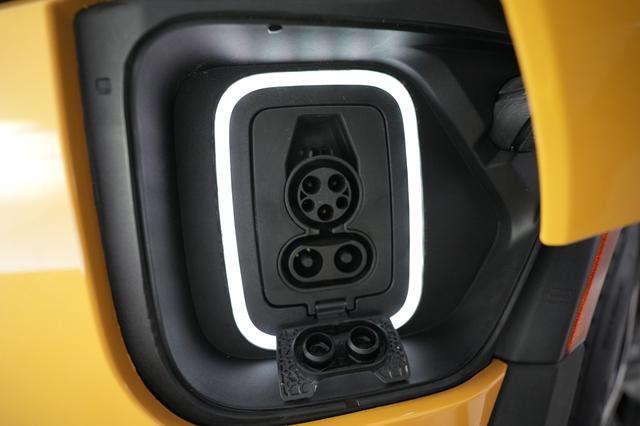 2023 Rivian R1S — photo 8 of 26