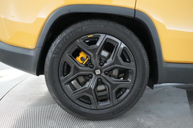 2023 Rivian R1S — photo 7 of 26