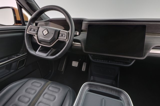 2023 Rivian R1S — photo 22 of 26