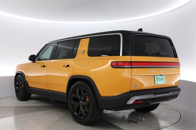 2023 Rivian R1S — photo 13 of 26