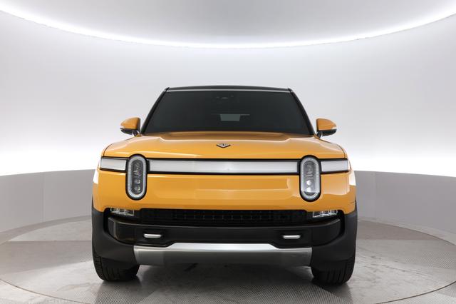 2023 Rivian R1S — photo 9 of 26
