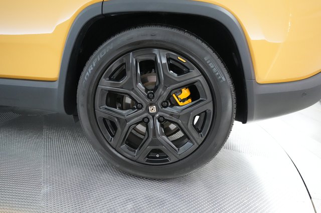 2023 Rivian R1S — photo 17 of 26