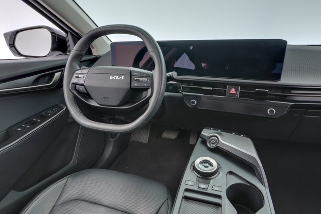 2025 Kia EV6 — photo 18 of 22