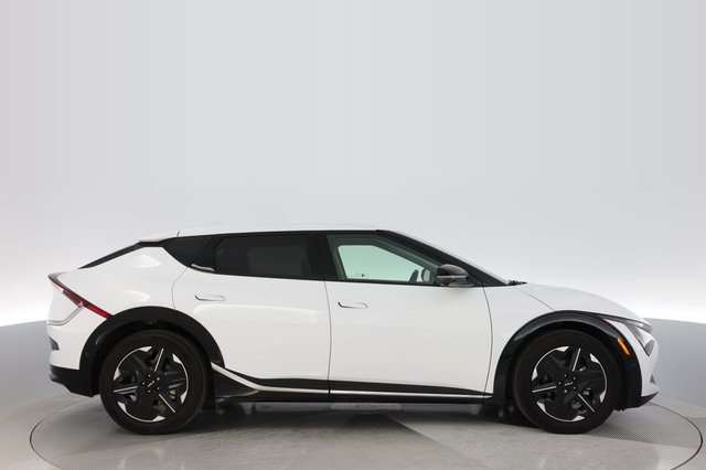 2025 Kia EV6 — photo 10 of 22