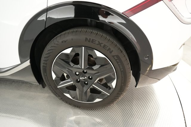 2025 Kia EV6 — photo 13 of 22