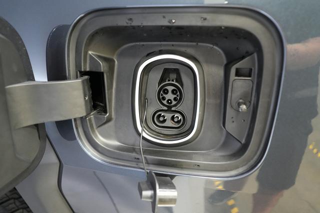 2026 Chevrolet Silverado EV — photo 8 of 15