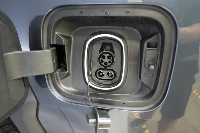 2026 Chevrolet Silverado EV — photo 8 of 15