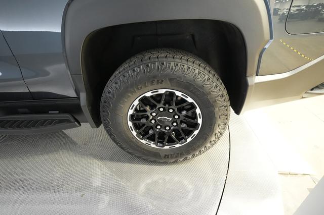 2026 Chevrolet Silverado EV — photo 10 of 15