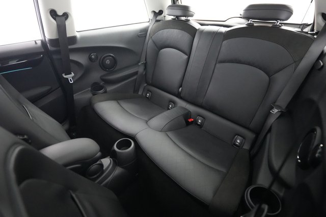 2022 MINI Cooper SE — photo 19 of 27