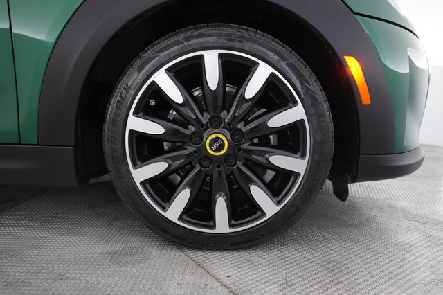 2022 MINI Cooper SE — photo 16 of 27