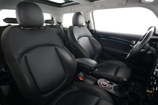 2022 MINI Cooper SE — photo 18 of 27