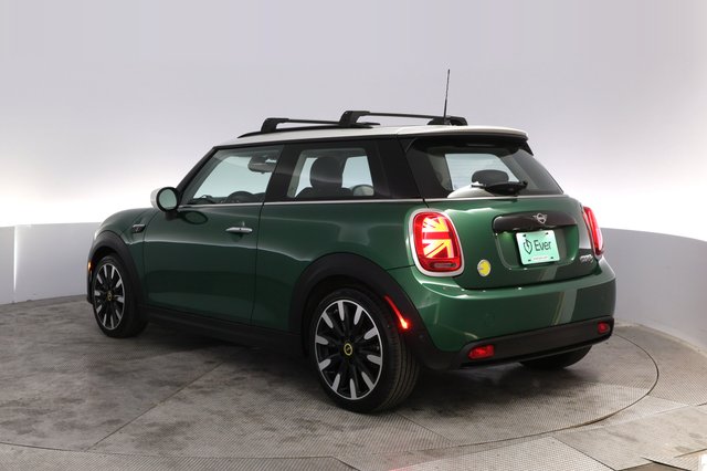 2022 MINI Cooper SE — photo 13 of 27