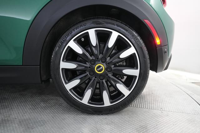 2022 MINI Cooper SE — photo 7 of 27