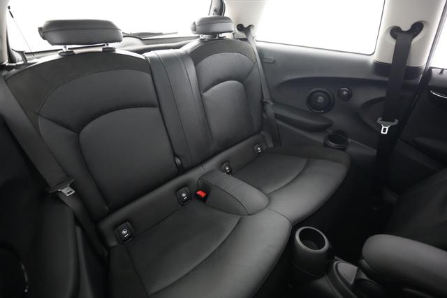 2022 MINI Cooper SE — photo 4 of 27