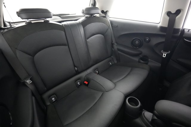 2022 MINI Cooper SE — photo 4 of 27