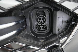 2023 Genesis Electrified GV70 — photo 8 of 22