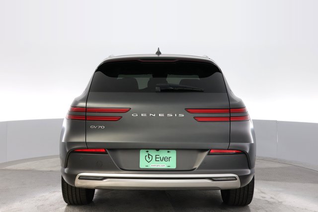 2023 Genesis Electrified GV70 — photo 12 of 22