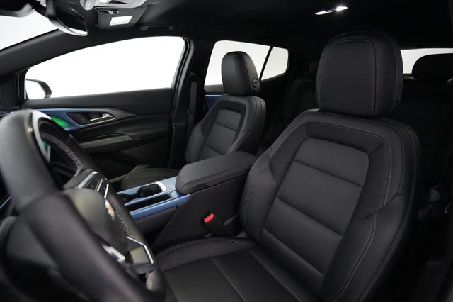 2024 Chevrolet Equinox EV — photo 3 of 21