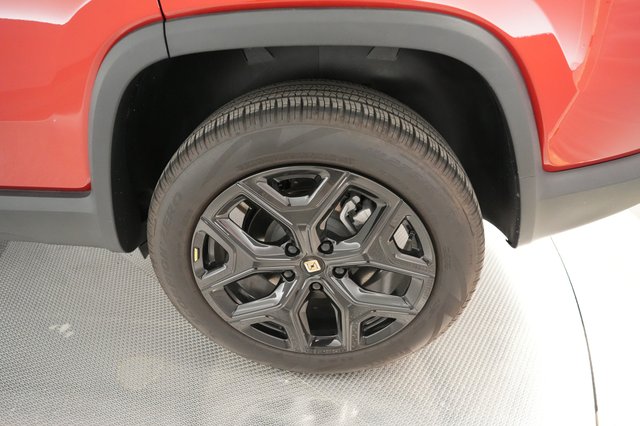 2024 Rivian R1S — photo 15 of 24