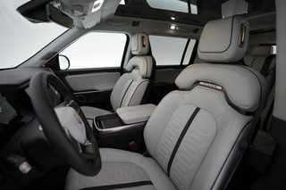2024 Rivian R1S — photo 3 of 24