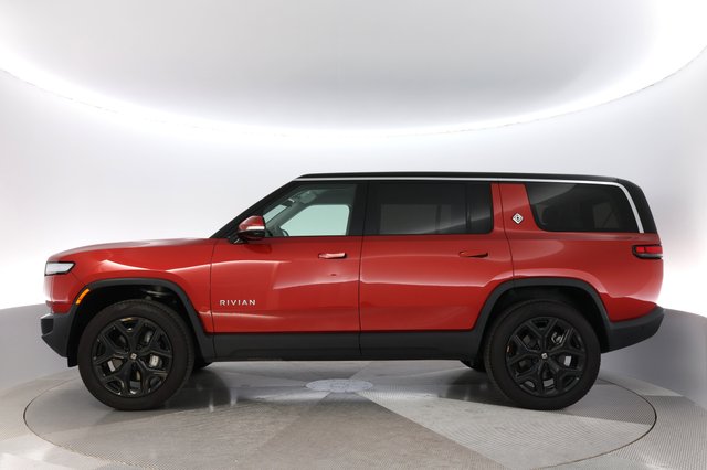 2024 Rivian R1S — photo 12 of 24