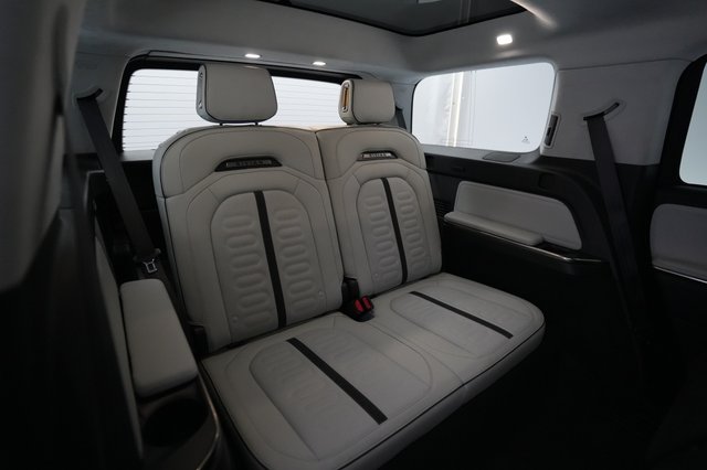 2024 Rivian R1S — photo 19 of 24