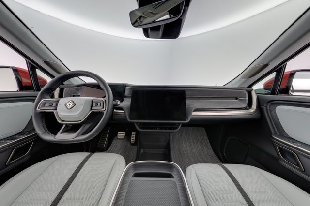 2024 Rivian R1S — photo 21 of 24