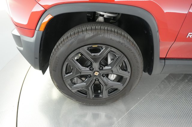 2024 Rivian R1S — photo 14 of 24