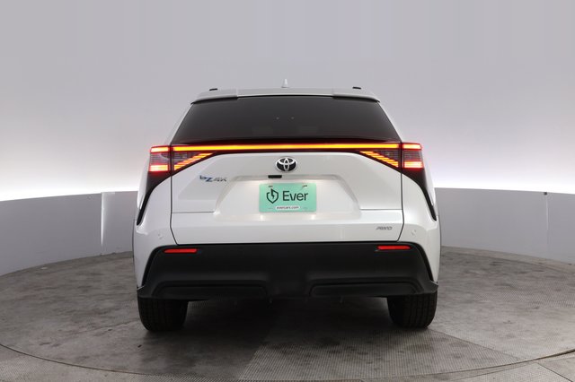 2023 Toyota bZ4X — photo 12 of 25
