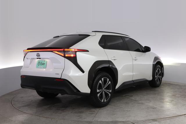 2023 Toyota bZ4X — photo 2 of 25