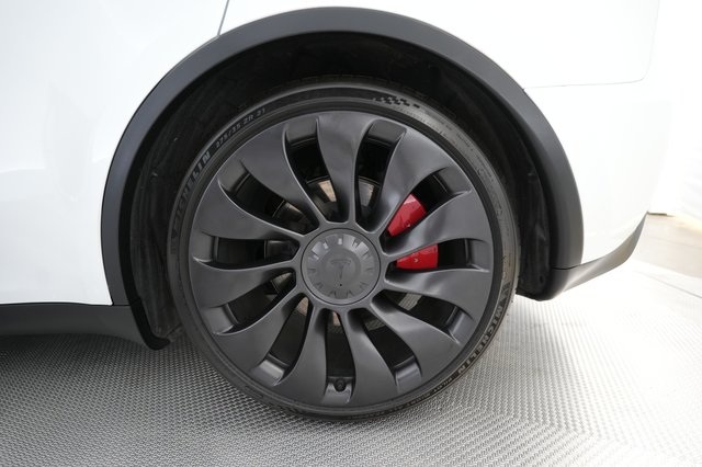 2024 Tesla Model Y — photo 15 of 32