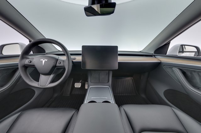 2024 Tesla Model Y — photo 21 of 32