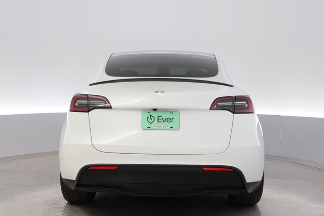 2024 Tesla Model Y — photo 12 of 32