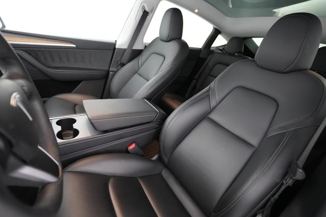 2024 Tesla Model Y — photo 3 of 32