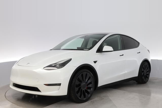 2024 Tesla Model Y — VIN 7SAYGDEF2RA261423