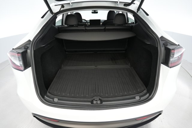 2024 Tesla Model Y — photo 6 of 32