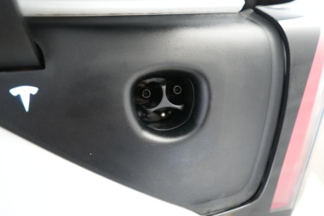 2024 Tesla Model Y — photo 8 of 32