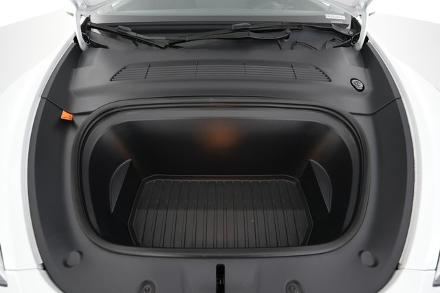 2024 Tesla Model Y — photo 23 of 32