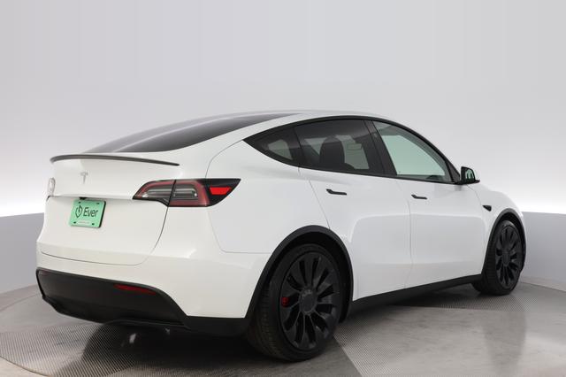 2024 Tesla Model Y — photo 2 of 32