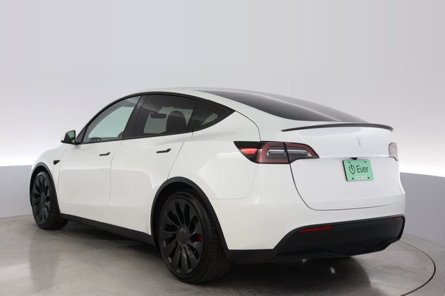 2024 Tesla Model Y — photo 13 of 32