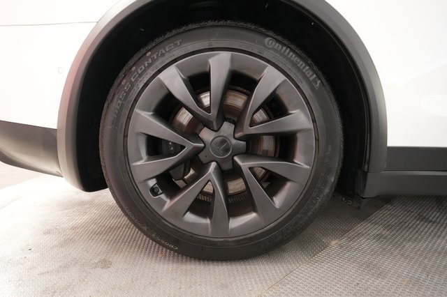 2022 Tesla Model X — photo 17 of 26