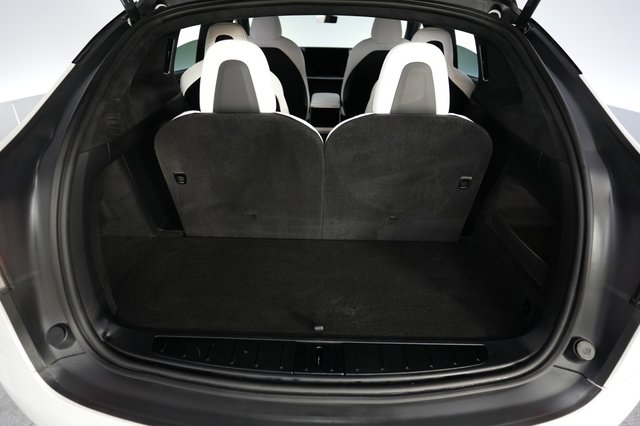 2022 Tesla Model X — photo 6 of 26
