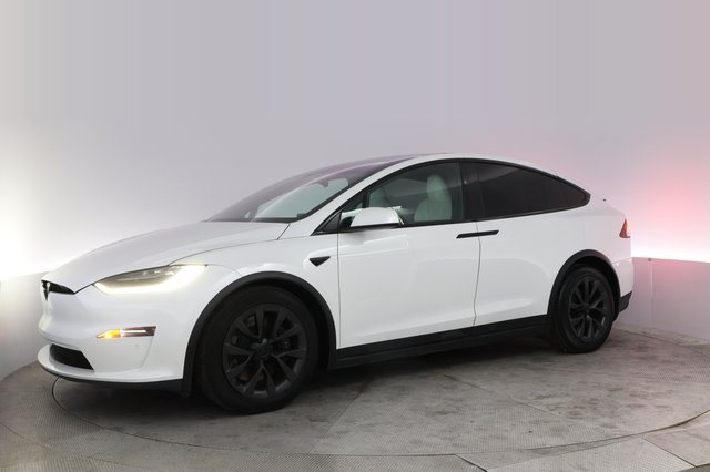 2022 Tesla Model X — photo 14 of 26