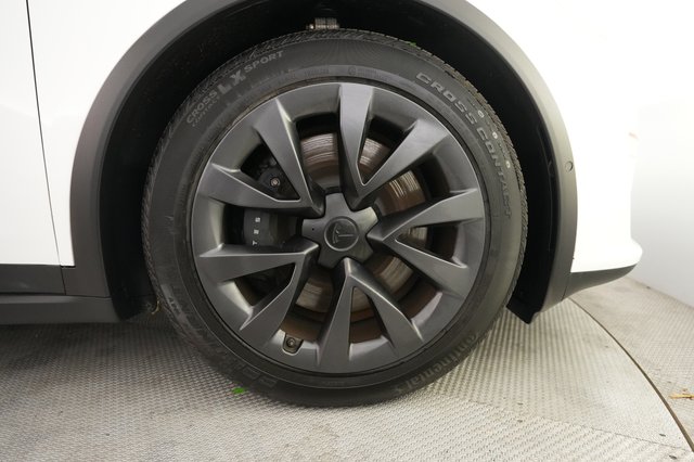 2022 Tesla Model X — photo 16 of 26