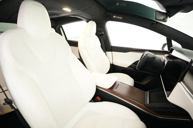 2022 Tesla Model X — photo 18 of 26